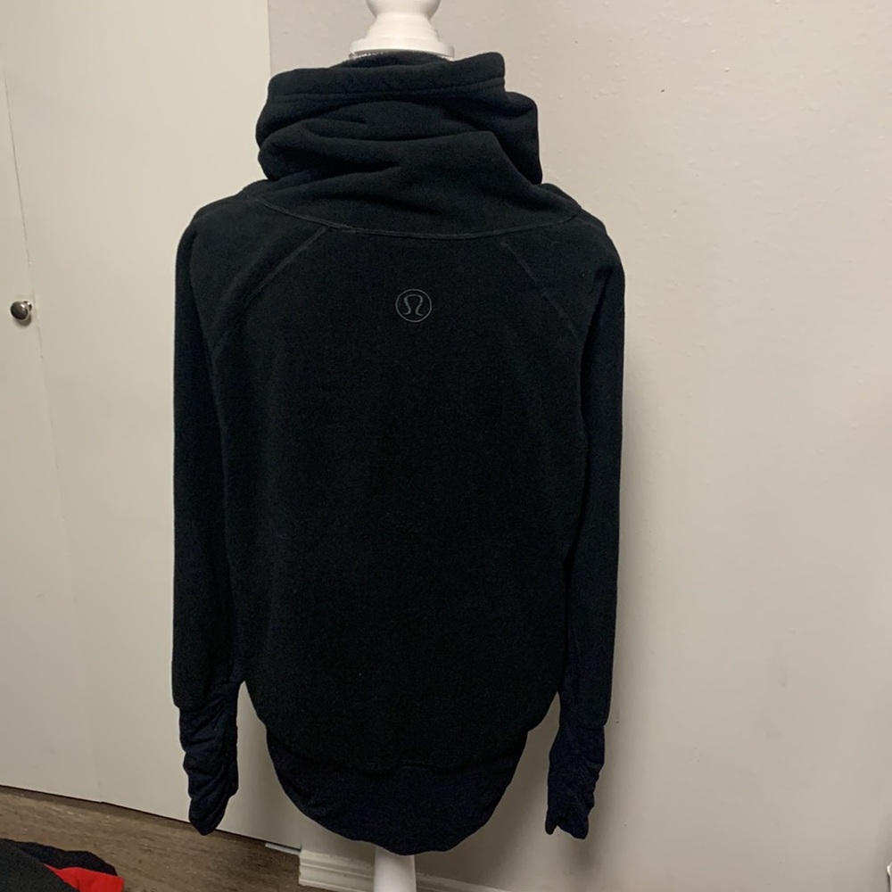 Lululemon jacket - Picture 4 of 9